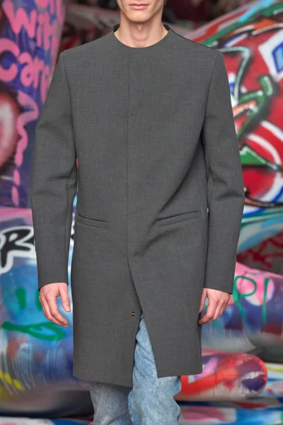 Look 3